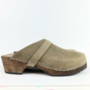 Lotta Classic Taupe Clogs in Oiled Nubuck Leather